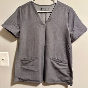 FIGS Casma 3 pocket scrub top